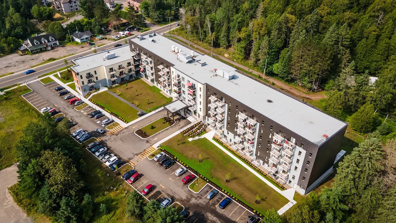 Vue aérienne des Cours Saint-Jovite à Mont-Tremblant